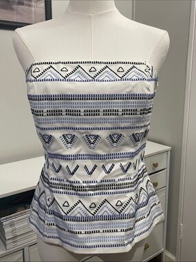 White House | Black Market Embroiderd Top